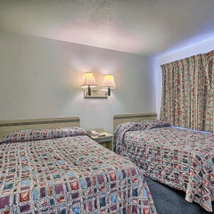 Отель Rodeway Inn 2* Стандартный номер с различными типами кроватей фото 5