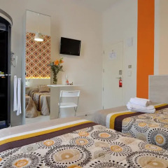 Хостел Far Home Plaza Mayor Стандартный номер с двуспальной кроватью