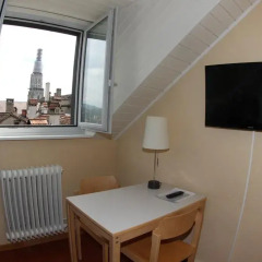 Bern Backpackers Hotel Glocke 3* Стандартный номер с двуспальной кроватью (общая ванная комната)
