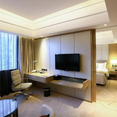 Отель Holiday Inn Chengdu Oriental Plaza 4* Улучшенный номер с различными типами кроватей фото 3