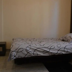 Отель Prestige House Варшава сейф в номере