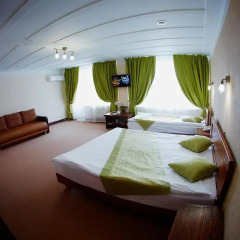 Гостиница Золотой пляж 3* Семейный номер Делюкс с двуспальной кроватью фото 3