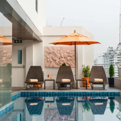 Отель Adelphi Suites Bangkok бассейн фото 3