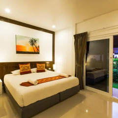 Phuket Airport Hotel 3* Улучшенный номер двуспальная кровать фото 3
