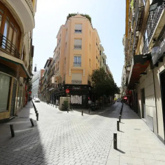 Отель Apartamento Plaza Santa Ana II Мадрид
