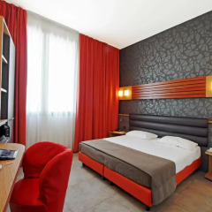 Отель Cosmopolitan Bologna 4* Стандартный номер с различными типами кроватей фото 3