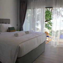 Отель Thai Kamala Beach Front Улучшенный номер двуспальная кровать фото 5