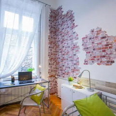 Friends Hostel and Apartments Budapest Стандартный семейный номер с двуспальной кроватью (общая ванная комната) фото 3