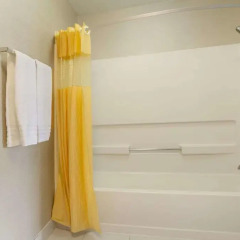 Отель Days Inn by Wyndham Columbus Fairgrounds 2* Стандартный номер с различными типами кроватей фото 7