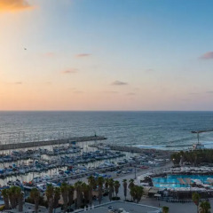 Herods Hotel Tel Aviv by the Beach 5* Улучшенный номер с разными типами кроватей