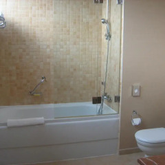 Гостиница Marriott Executive Apartments Atyrau Казахстан, Атырау - отзывы, цены и фото номеров - забронировать гостиницу Marriott Executive Apartments Atyrau онлайн ванная