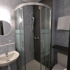 Best Hotel - Montsoult La Croix Verte ванная фото 2