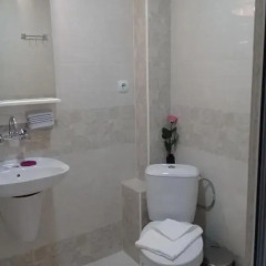 Отель Sandanski Peak Guest Rooms Болгария, Сандански - отзывы, цены и фото номеров - забронировать отель Sandanski Peak Guest Rooms онлайн ванная