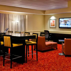 Отель New York LaGuardia Airport Marriott гостиничный бар