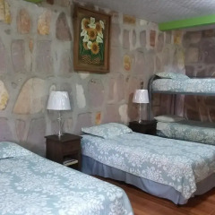 Отель Cabañas los Encinos Гондурас, Тегусигальпа - отзывы, цены и фото номеров - забронировать отель Cabañas los Encinos онлайн комната для гостей фото 2