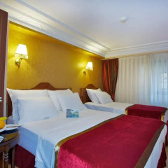 Amber Hotel 4* Стандартный семейный номер с двуспальной кроватью фото 9