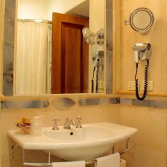 Hotel Giulio Cesare 4* Улучшенный номер с различными типами кроватей фото 4