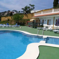 Отель Apartamentos Famara Испания, Льорет-де-Мар - отзывы, цены и фото номеров - забронировать отель Apartamentos Famara онлайн бассейн фото 3