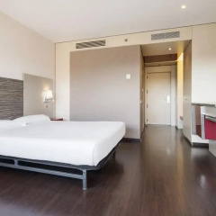 Отель ILUNION Barcelona 4* Стандартный номер с различными типами кроватей фото 14