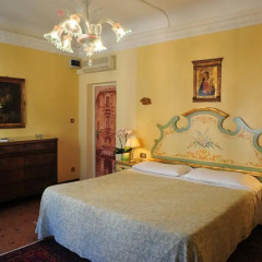 Hotel La Fenice Et Des Artistes 3* Стандартный номер с двуспальной кроватью фото 9