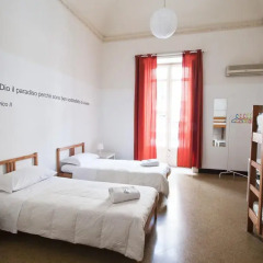 Mamamia Hostel and Guesthouse Кровать в общем номере с двухъярусной кроватью фото 12