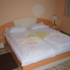 Отель Guest House With The Wooden Plough Велико Тырново комната для гостей