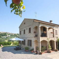 Отель Bed and breakfast Aratro & Rosmarino Чивитанова-Марке парковка