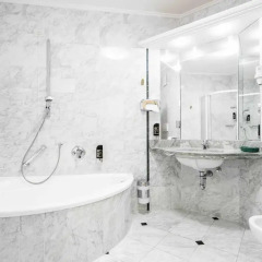 Отель Business Resort Parkhotel Werth Италия, Горнолыжный курорт Ортлер - отзывы, цены и фото номеров - забронировать отель Business Resort Parkhotel Werth онлайн ванная