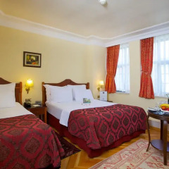 Amber Hotel 4* Стандартный семейный номер с двуспальной кроватью фото 15