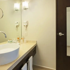 Отель Holiday Inn Express Guadalajara Iteso 2* Стандартный номер с различными типами кроватей фото 2