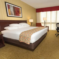 Отель Drury Inn & Suites Columbus Convention Center 3* Номер Делюкс с различными типами кроватей фото 3
