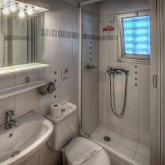 Zina Hotel Apartments ванная