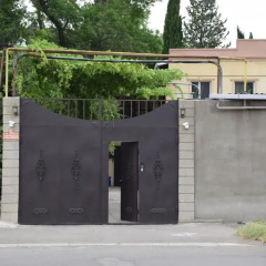 Crossway Tbilisi Hotel парковка