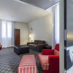 Отель NH Milano Touring 4* Люкс с различными типами кроватей фото 4