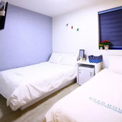 Отель Road Myeongdong Guesthouse 2* Стандартный номер с различными типами кроватей фото 11