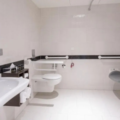 Отель Hampton by Hilton Warsaw City Centre 3* Стандартный номер с различными типами кроватей фото 7
