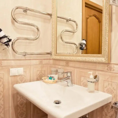 Гостиница Усадьба 4* Классический семейный номер с различными типами кроватей фото 7