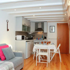 Отель Alfama Yellow House 2* Апартаменты с различными типами кроватей фото 17