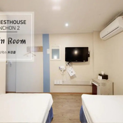 Отель K-guesthouse Sinchon 2 2* Номер Делюкс с 2 отдельными кроватями