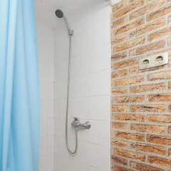 Отель Lisbon Economy Guest Houses Old Town II ванная фото 2