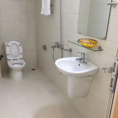 Отель Thang Long Guesthouse Стандартный номер с различными типами кроватей фото 5