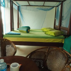 Отель Main Reef Guest House Хиккадува спа