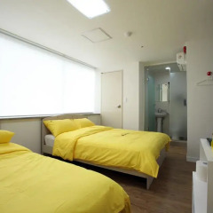 Отель 24 Guesthouse Namsan 2* Стандартный семейный номер с двуспальной кроватью фото 6