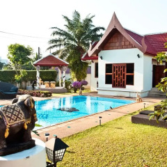 Отель Baan Chang Bed and Breakfast бассейн