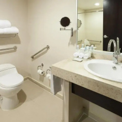 Отель Holiday Inn Express Guadalajara Iteso 2* Стандартный номер с различными типами кроватей