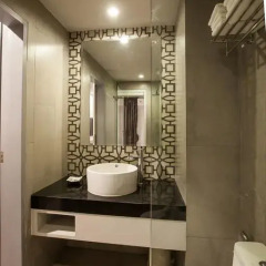 Отель The Crib Patong 3* Улучшенный номер с двуспальной кроватью фото 8