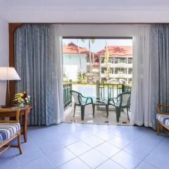 Отель Amora Beach Resort Phuket 4* Номер Делюкс разные типы кроватей фото 2