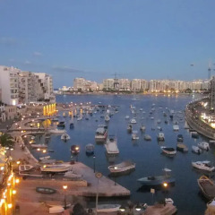 Апартаменты Seafront Apartment Spinola Bay Сан Джулианс