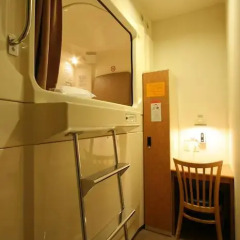 Отель Capsule Inn Kamata Капсула в мужском общем номере фото 6