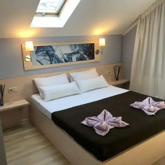 Гостиница Comfortable attic on Ostrovskogo Стандартный номер с двуспальной кроватью фото 7